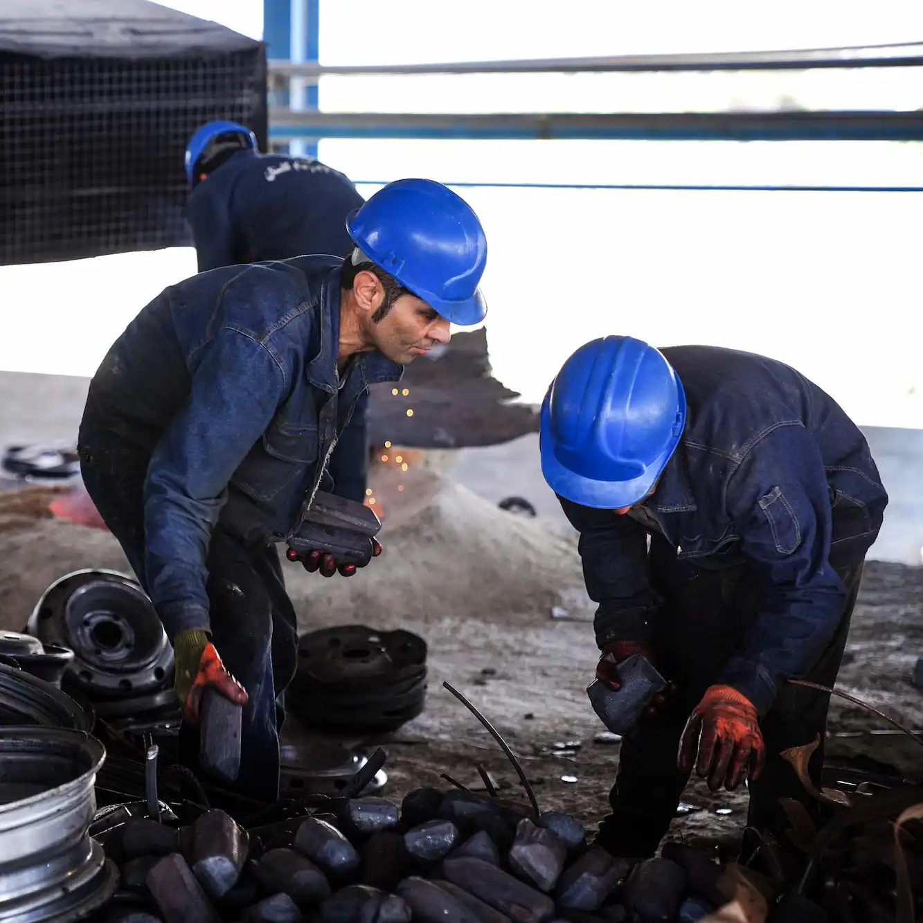 کارگران کارخانه